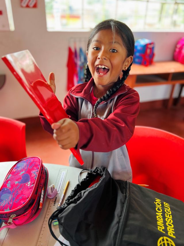 Fundación Prosegur entrega 776 kits escolares 