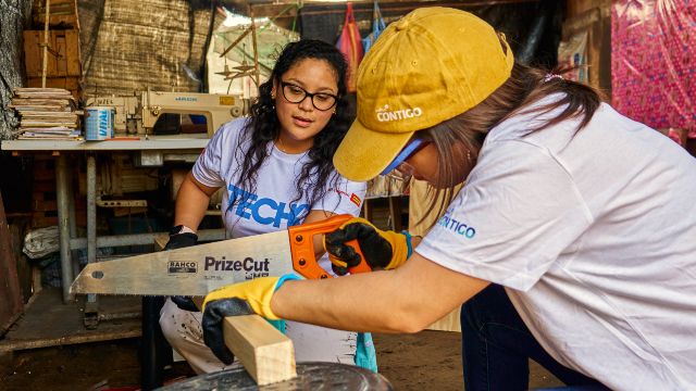 peruanos beneficiados con soluciones de agua