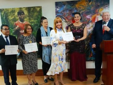 Artista peruano gana la VII Bienal Internacional