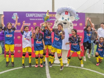 NIÑAS DE LA ACADEMIA RIVER SACACHISPAS DE COMAS