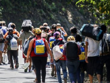 Brindan facilidades para que 2,000 migrantes venezolanos en Lima Norte regularicen sus documentos