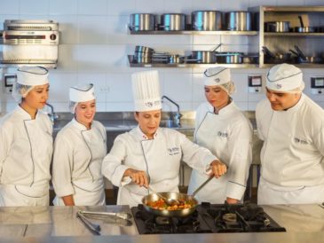 Facultad de HTG de la USIL es nominada a Mejor Escuela de Cocina