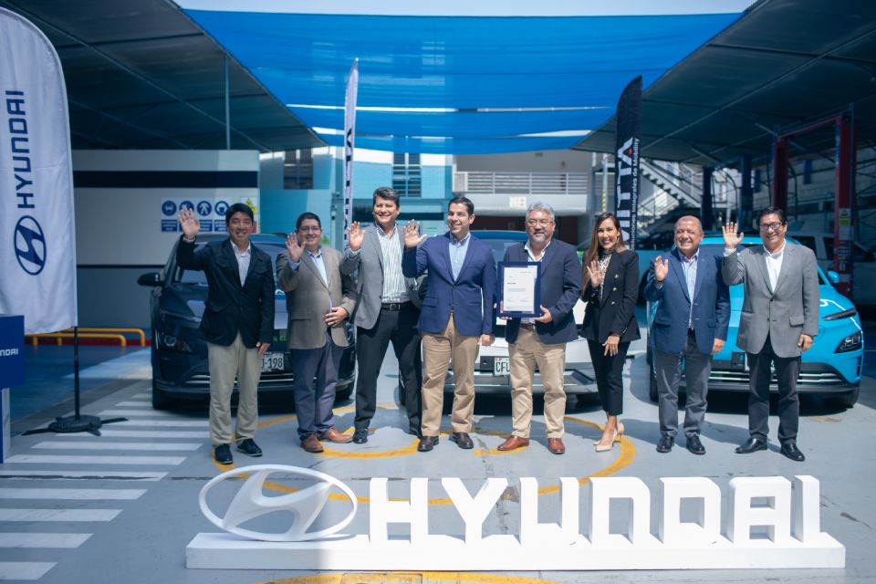 Hyundai otorga certificación a taller Mitta como concesionario autorizado