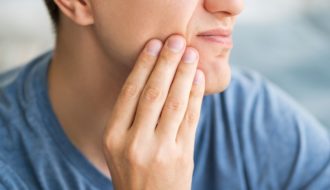 la periodontitis puede ocasionar disfunción eréctil