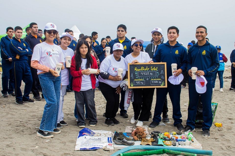 BRITÁNICO y la Marina de Guerra del Perú recogieron más de 4,000 kilos de residuos durante limpieza de playas