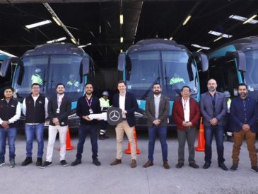 Entrega de Buses Mercedes-Benz O500 RS1945 a Civa para el Servicio de Transporte a MMG Las Bambas