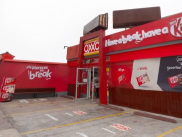 KitKat viste a local de Oxxo en Pueblo Libre y genera expectativa en los usuarios limeños