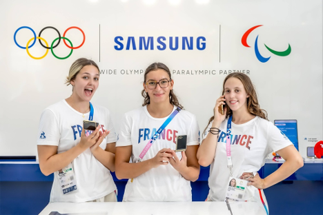 Galaxy Z Flip6 Edición Olímpica de la mano de cada atleta en París 2024