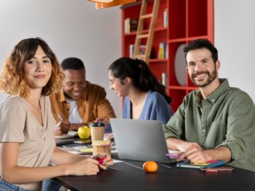 De la universidad al trabajo: Estrategias para una inserción laboral exitosa