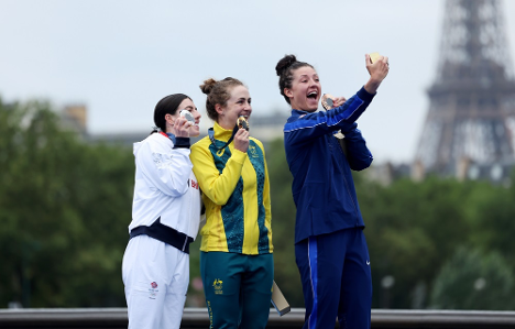 París 2024: Los medallistas comparten sonrisas de campeones con el Galaxy Z Flip6 Olympic Edition en sus primeros Selfies de la Victoria