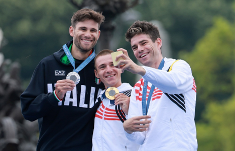 París 2024: Los medallistas comparten sonrisas de campeones con el Galaxy Z Flip6 Olympic Edition en sus primeros Selfies de la Victoria