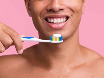 Cinco cosas que debes saber sobre tu cepillo dental