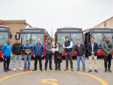 Divemotor realiza importante entrega de buses