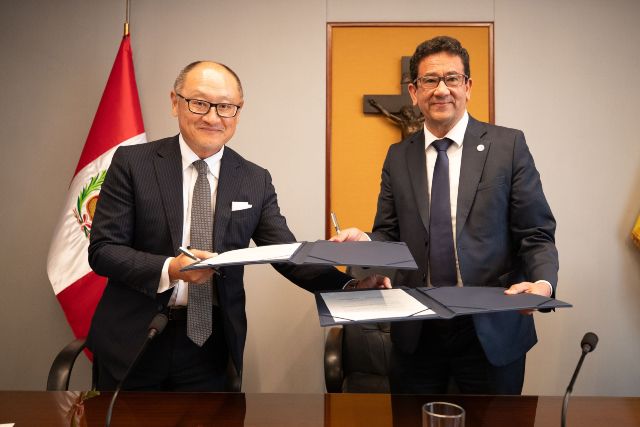 PUCP y Toyota firman convenio 