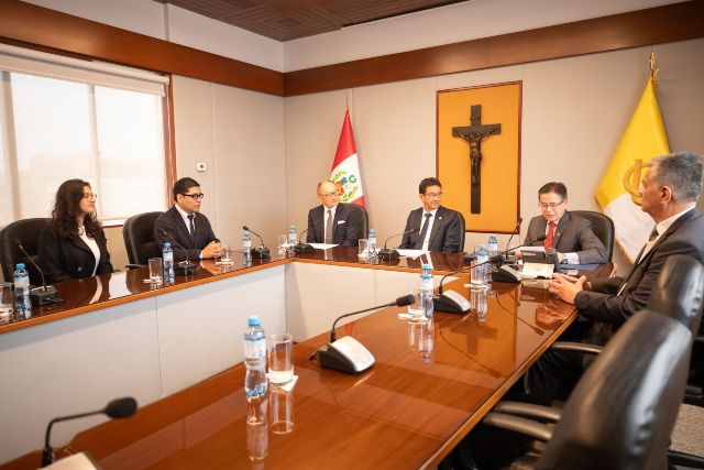 PUCP y Toyota firman convenio 