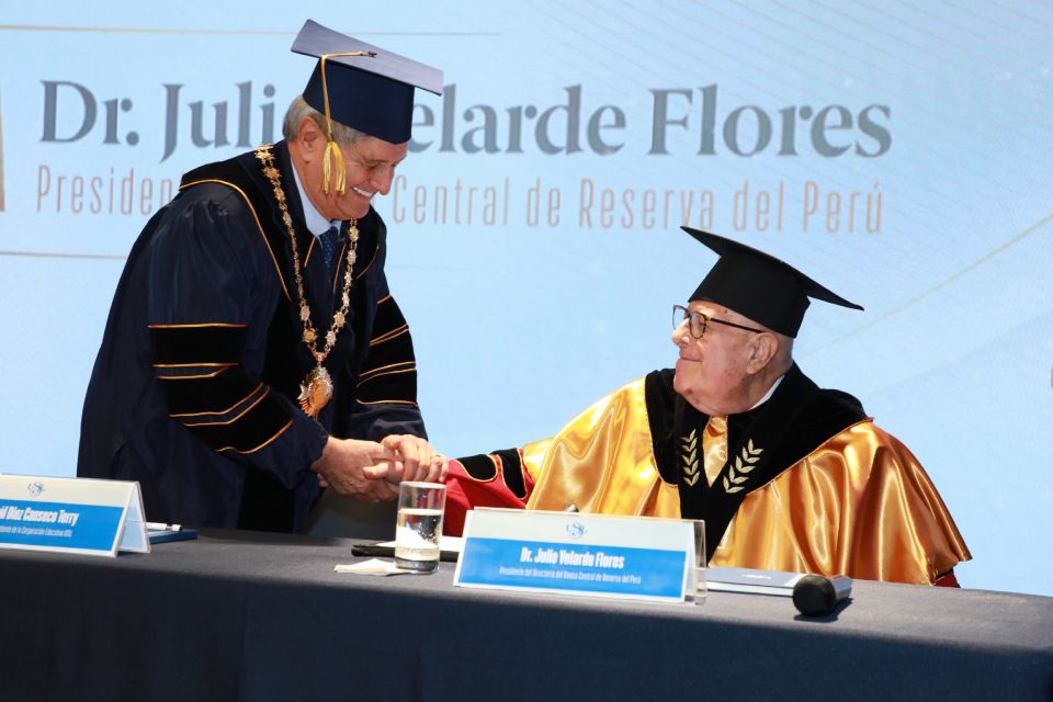 USIL otorga el doctorado honoris causa al Dr. Julio Velarde