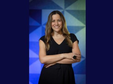 Visa nombra a Youmna Harb