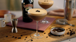 cócteles que combinan café con Baileys