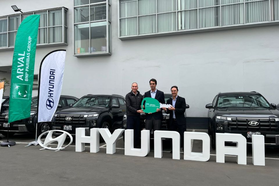 Arval Perú y Hyundai entregan flota vehicular a Sun Pharma