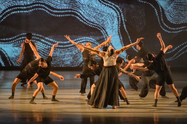 HEVIA DANCE COMPANY ESTRENA 