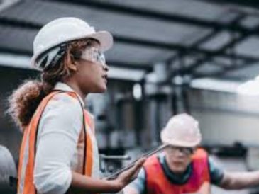 Mujeres representan solo el 30% de la fuerza laboral en tecnología en Perú