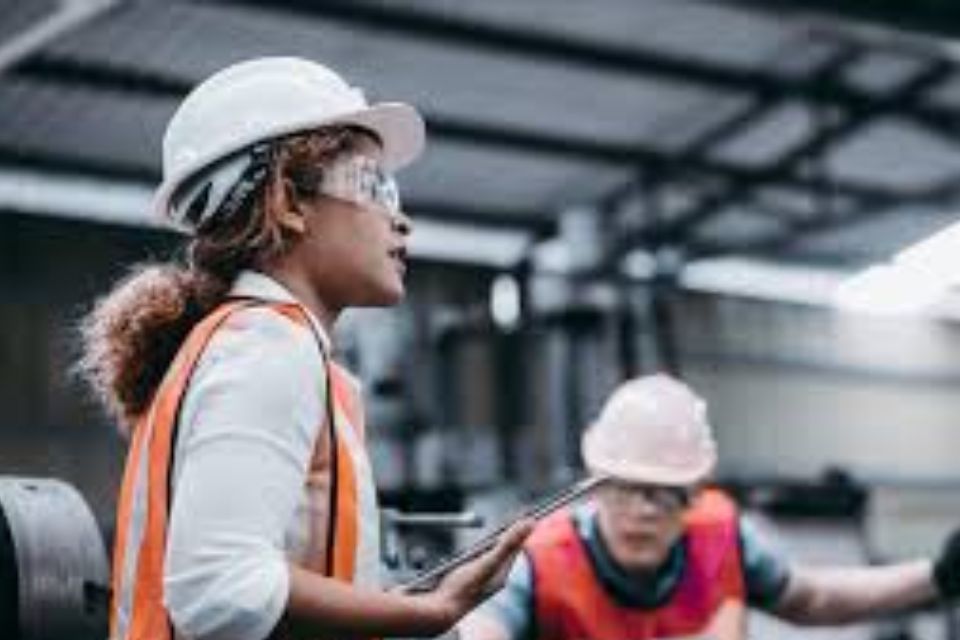 Mujeres representan solo el 30% de la fuerza laboral en tecnología en Perú