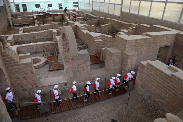 Turistas asiáticos gastan 300 dólares al día en su viaje al Perú