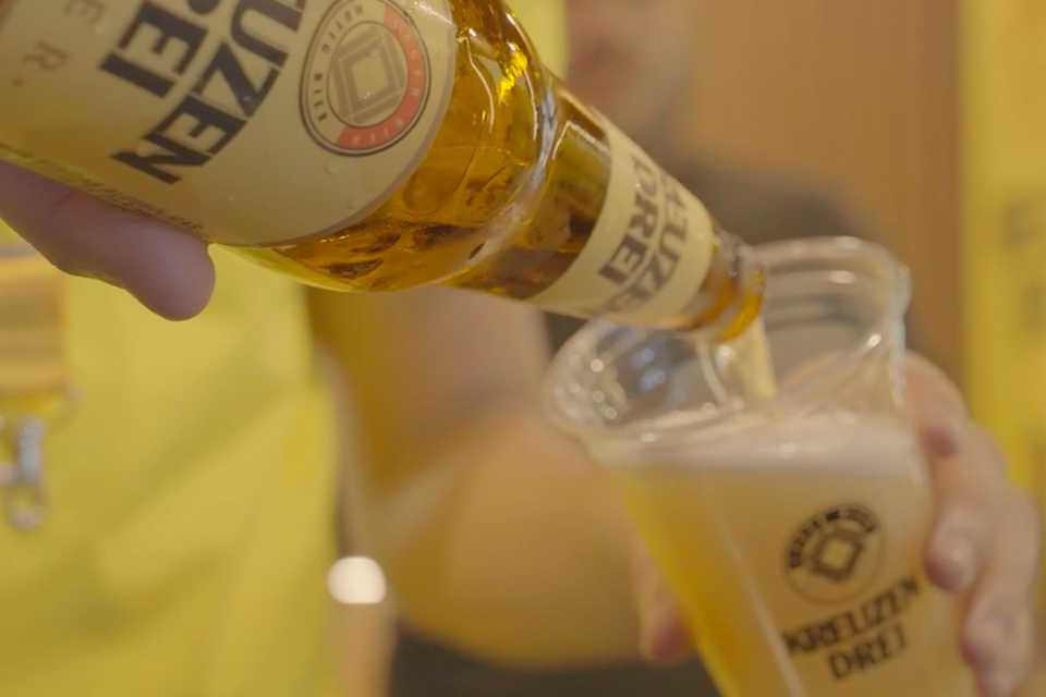 Cerveza peruana se disfraza de extranjera