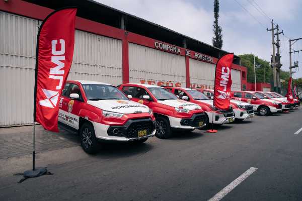 JMC realizó entrega de pickups al CGBVP