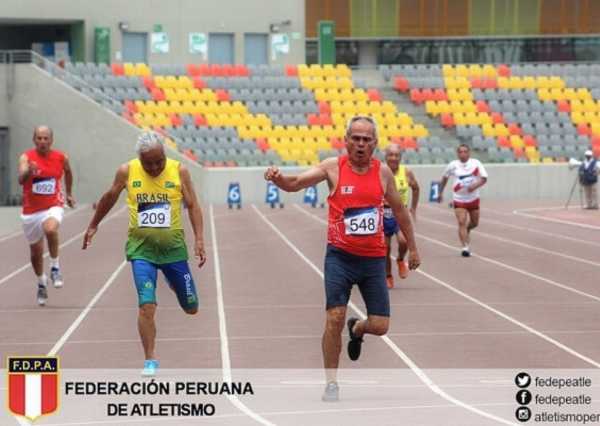  Atleta peruano corre con cenizas de su esposa