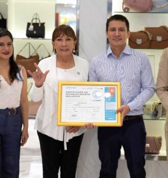 Renzo Costa inaugura primera tienda inclusiva