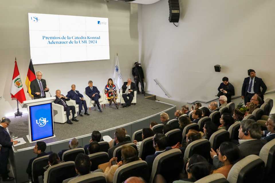 USIL y Konrad Adenauer Stiftung premian a líderes