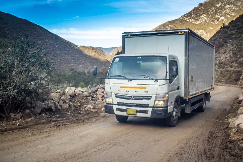 el camión FUSO que viene