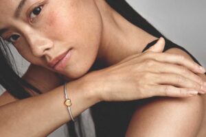 Brilla en tus eventos de fin de año con los mejores tips para lucir tu joyería