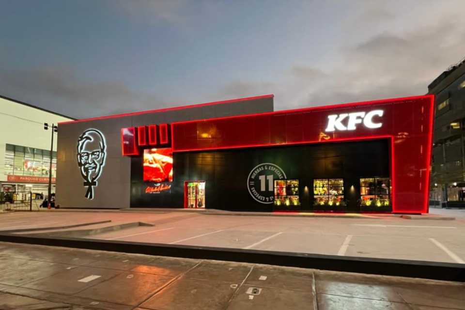 ¿Dónde está el KFC más grande y moderno de Perú?