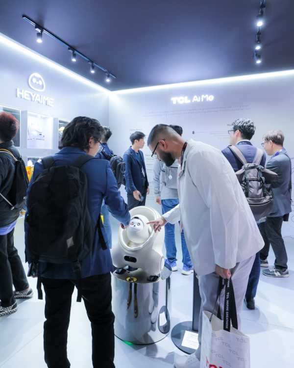 TCL presenta el primer robot modular