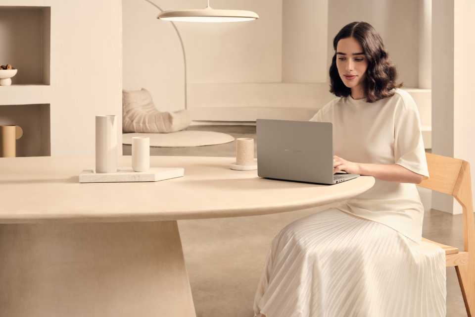 ASUS anuncia la nueva Zenbook A14