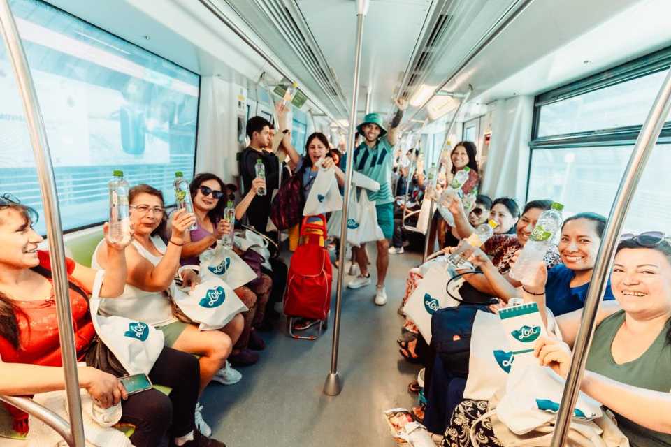 Agua Loa: Refresca el viaje de los pasajeros de la Linea 1 del Metro de Lima con sus nuevas presentaciones, aguas saborizadas y con gas