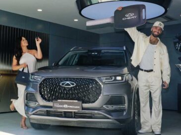 Chery le da la bienvenida a Angie Arizaga y Jota Benz