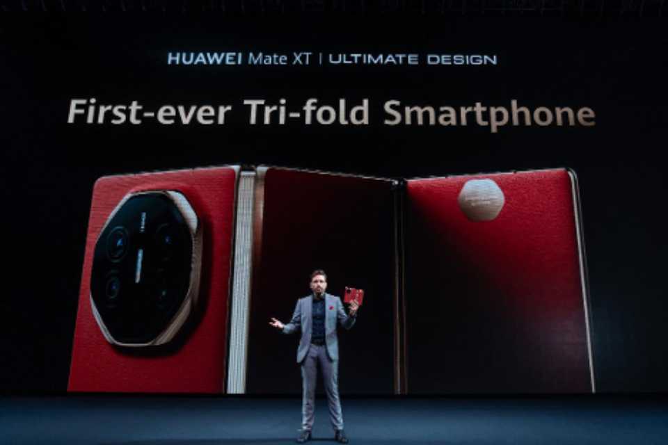 Lanzamiento mundial del smartphone plegable triple de Huawei