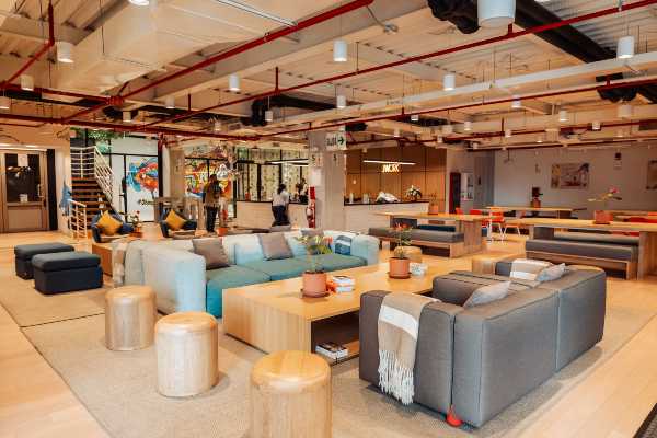 Jockey Plaza Expande su Oferta con JWork: Un Espacio de Coworking Innovador