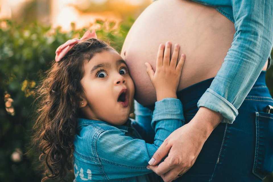 Minimizar celos por la llegada de un hermanito