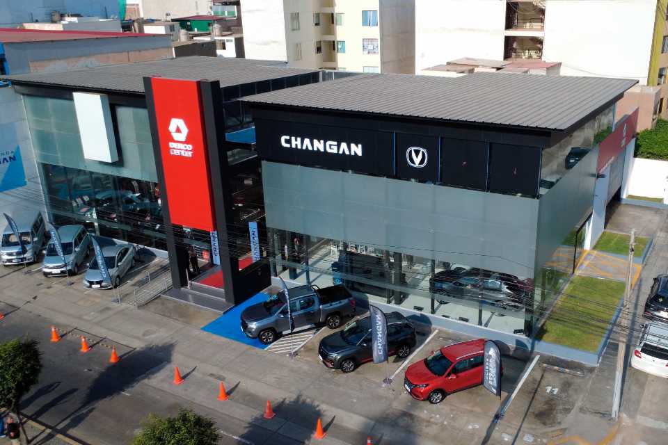 Changan inaugura nueva tienda exclusiva