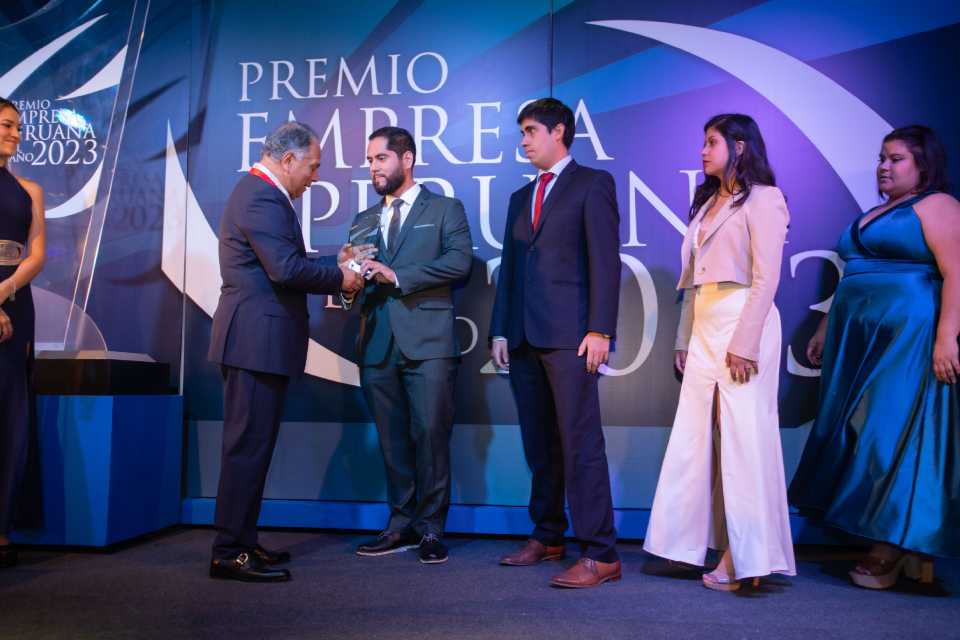 Grupo Atenas ganó el Premio Empresa Peruana del Año