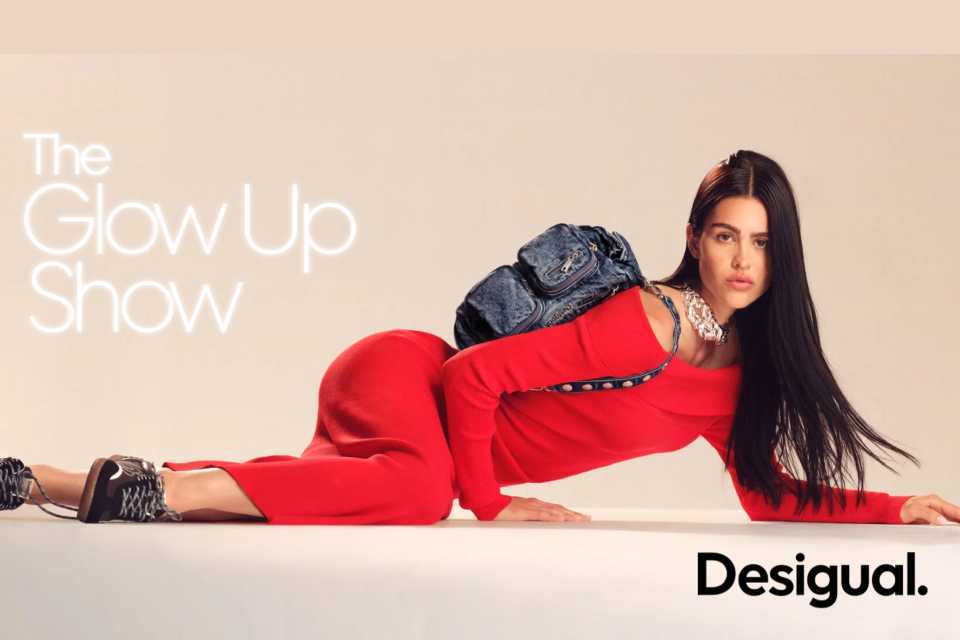 Luces, cámara y actitud: Amelia Gray protagoniza la colección OI24 de Desigual