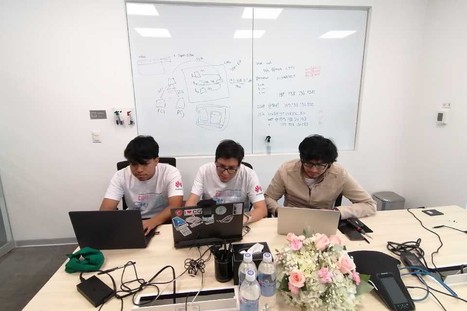Peruanos a la Final Mundial del Huawei ICT Competition en China