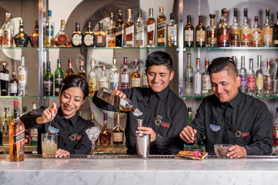 Becas para curso de asistente de bartender en Perú