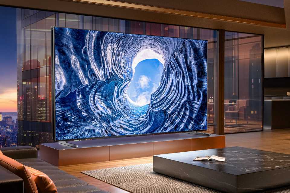 Hisense presenta su TV UX 110 de nueva generación