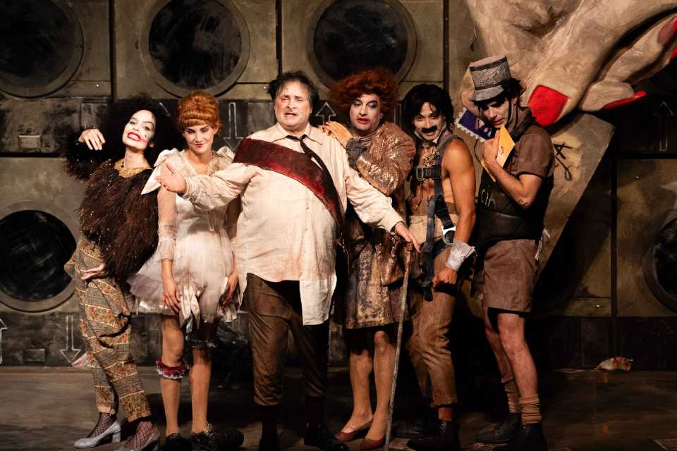 La mítica obra de Bertolt Brecht, llega al Teatro Británico