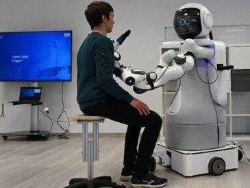 Startup crea robot humanoide